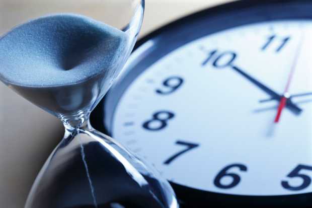 egg-timer-and-clock-showing-deadlines